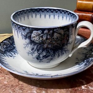 K & G Keller Violette Cafe au lait Cup & Saucer